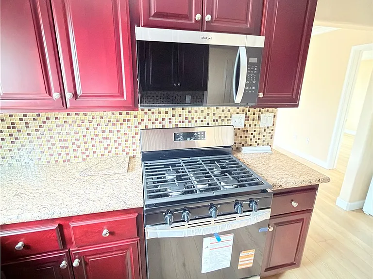 8018 Radford Ave — Photo 7