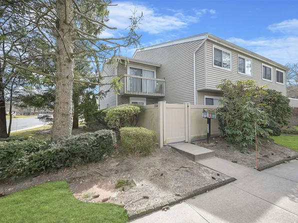 233 Springmeadow Drive #A, Holbrook, NY 11741