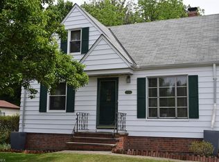5211 Robinhood Dr, Willoughby, OH 44094