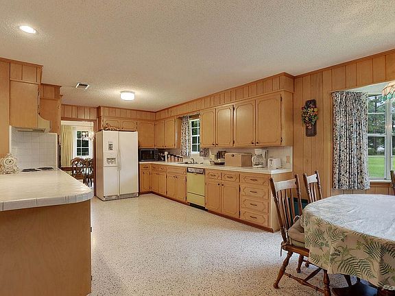 Kitchen/Breakfast Area