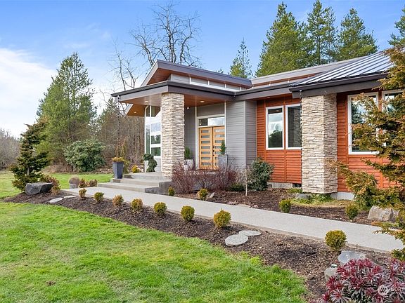 3rd image of 103 Blue Eagle Drive