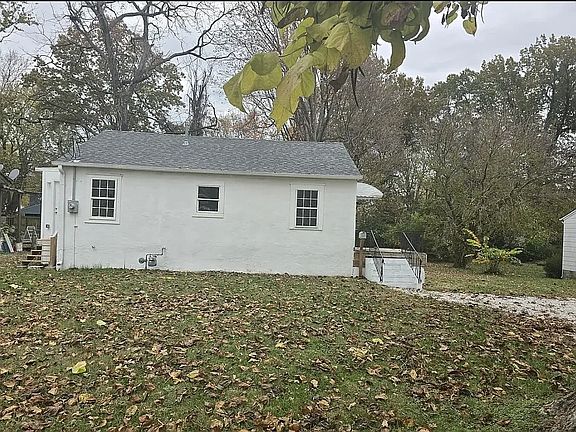 3rd image of 1947 E Monroe St