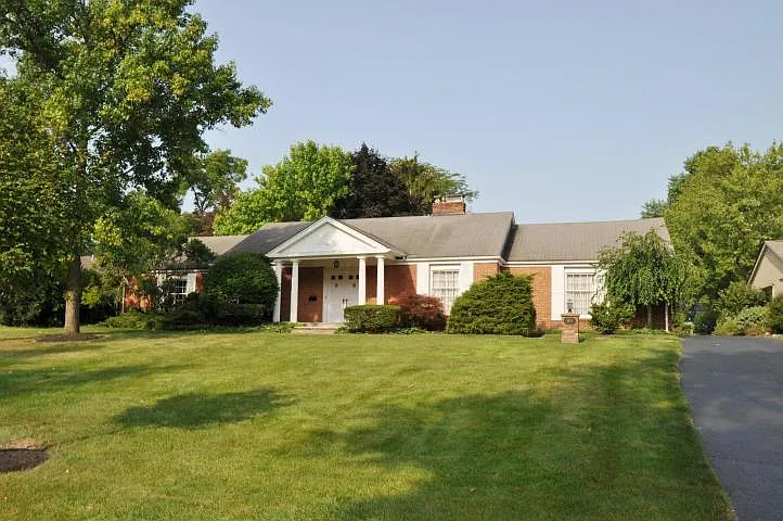 3819 Hillview Dr photo 1