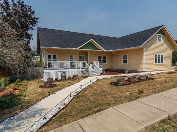 525 Oak St, Oakland, OR 97462