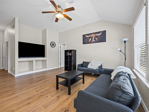 4th image of 5006 Acorn Grove Ct