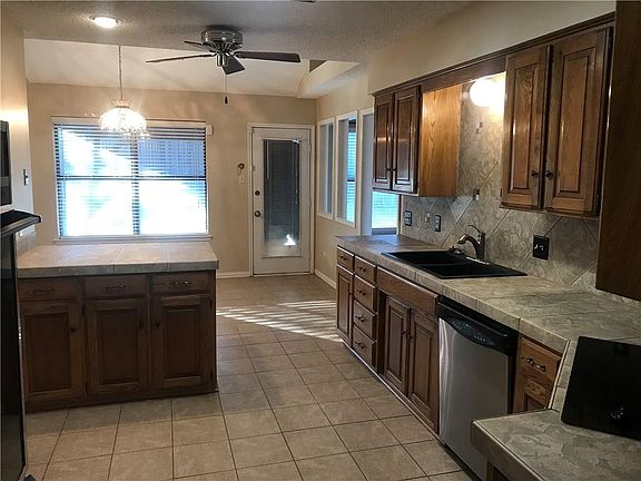 3rd image of 5733 Guadalajara Dr
