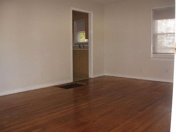 5th image of 506 NE 8th St