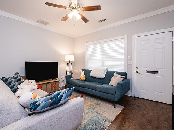2nd image of 1708 N Fillmore St