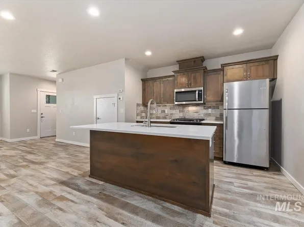 10355 W Carlton Bay Dr, Garden City, ID 83714