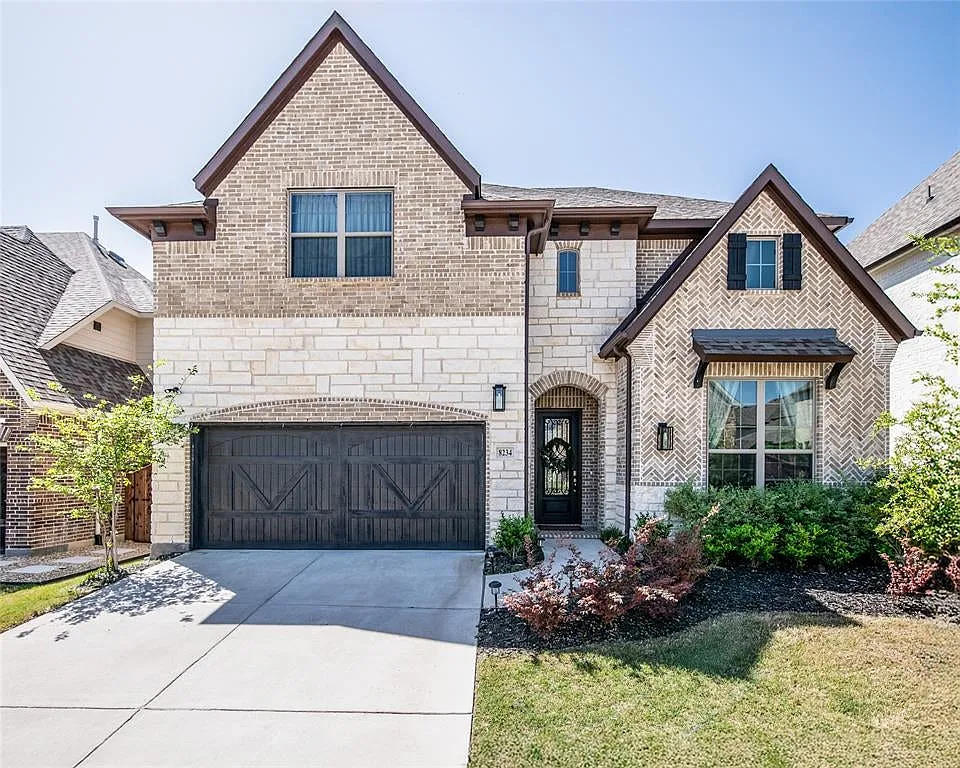 4 bed, 4.5 bath, 3692 sqft, $5,900 — Photo 1