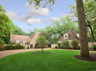 1050 E Illinois Rd, Lake Forest, IL 60045