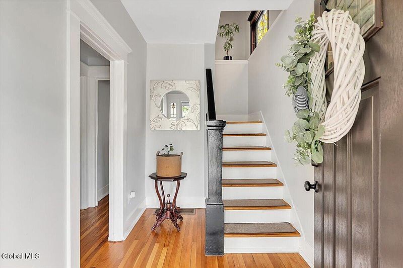 4th image of 1575 Union Street
