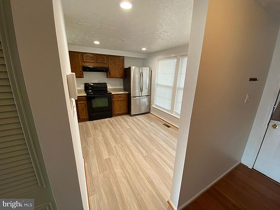 3rd image of 9018 Lone Star Ct