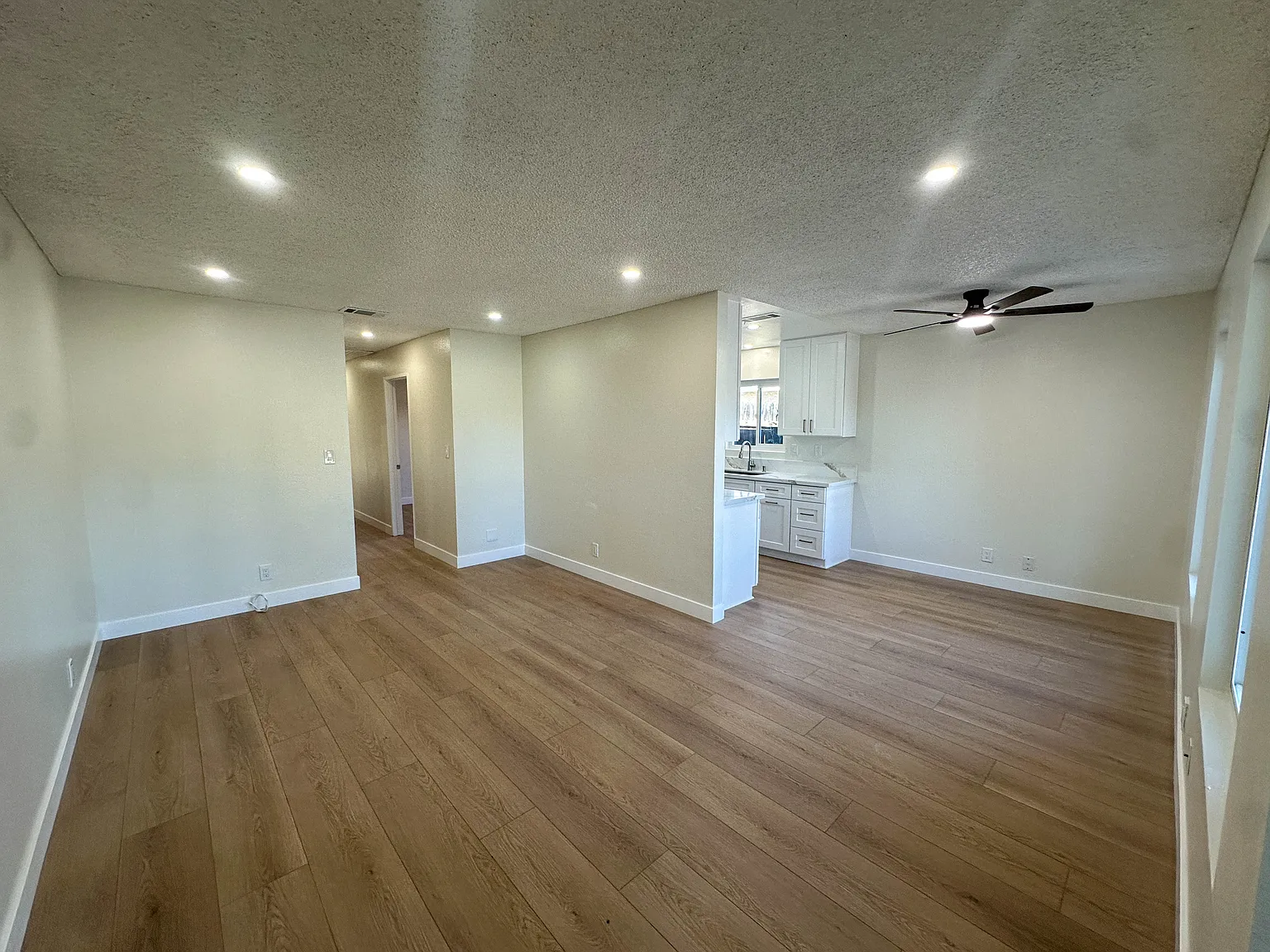 2 bed, 1000 sqft, $2,795 — Photo 3