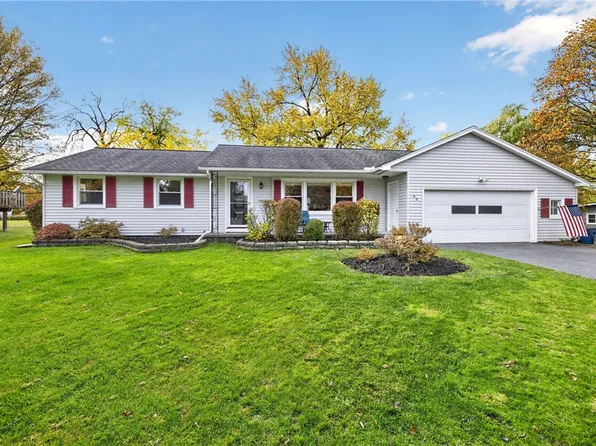 99 Parkmeadow Dr, Pittsford, NY 14534