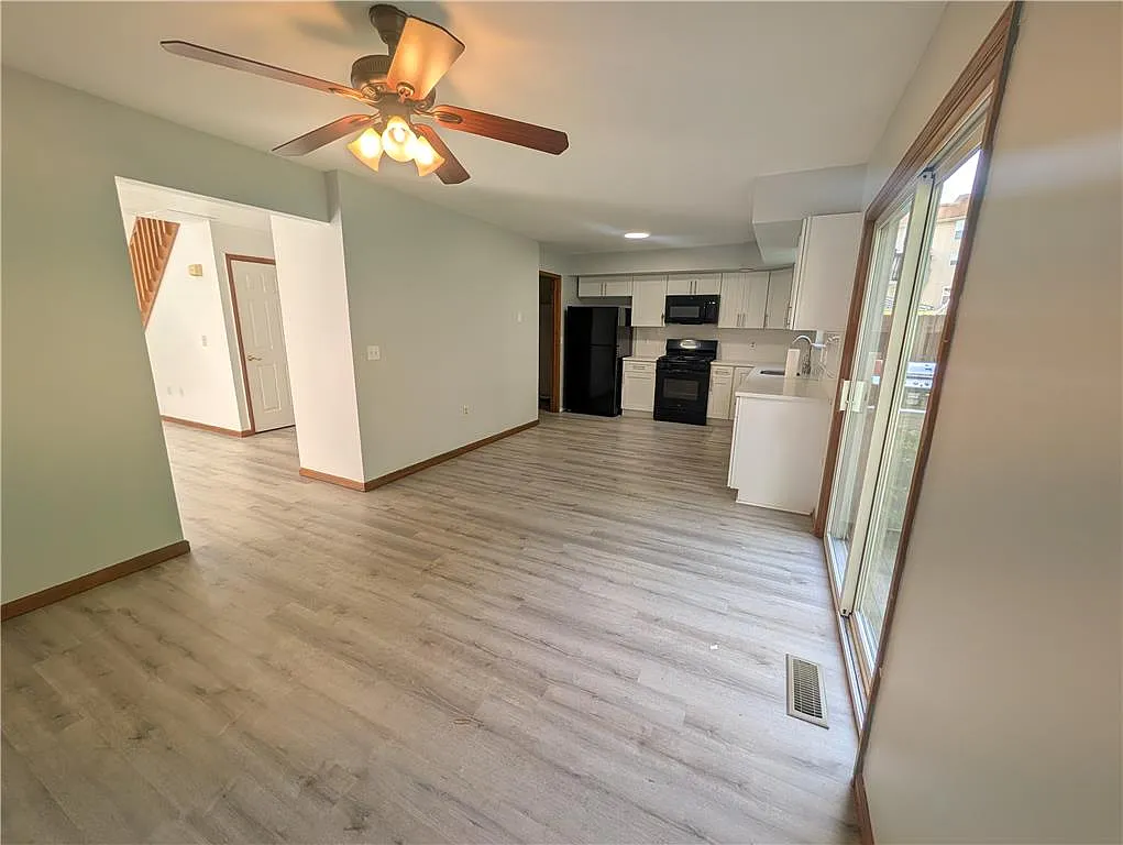 3 bed, 2.5 bath, 1856 sqft, $2,200 — Photo 4
