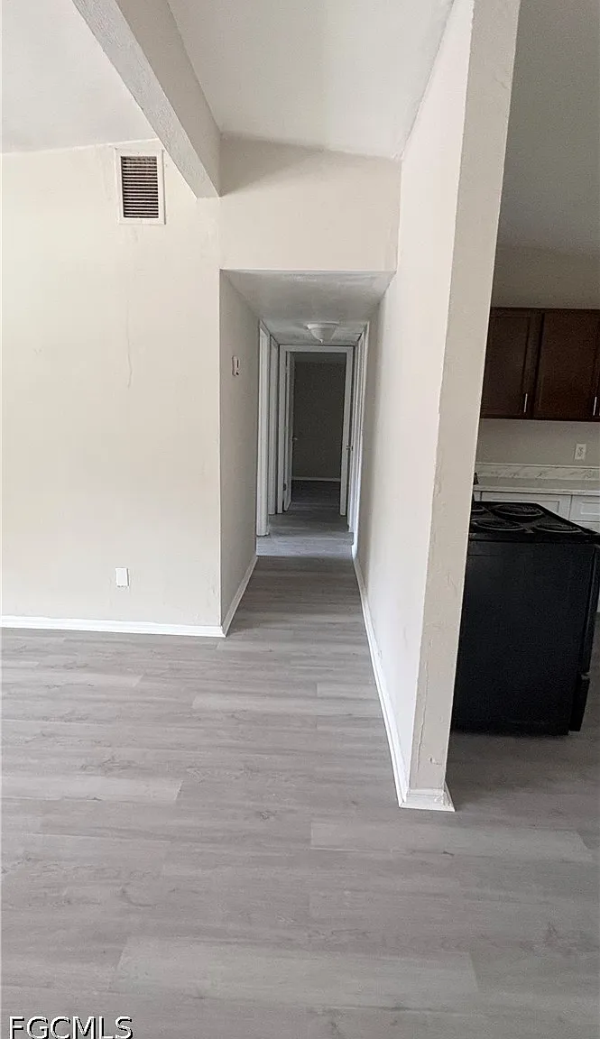 3 bed, 1.0 bath, 963 sqft, $1,300 — Photo 4