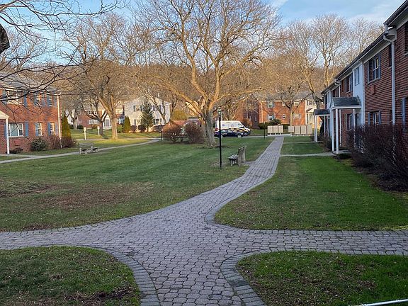 2nd image of 8 Colonial Dr APT D