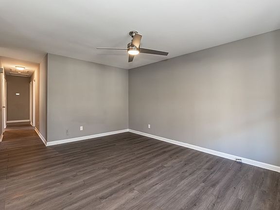 3rd image of 9 Quad Oak Dr