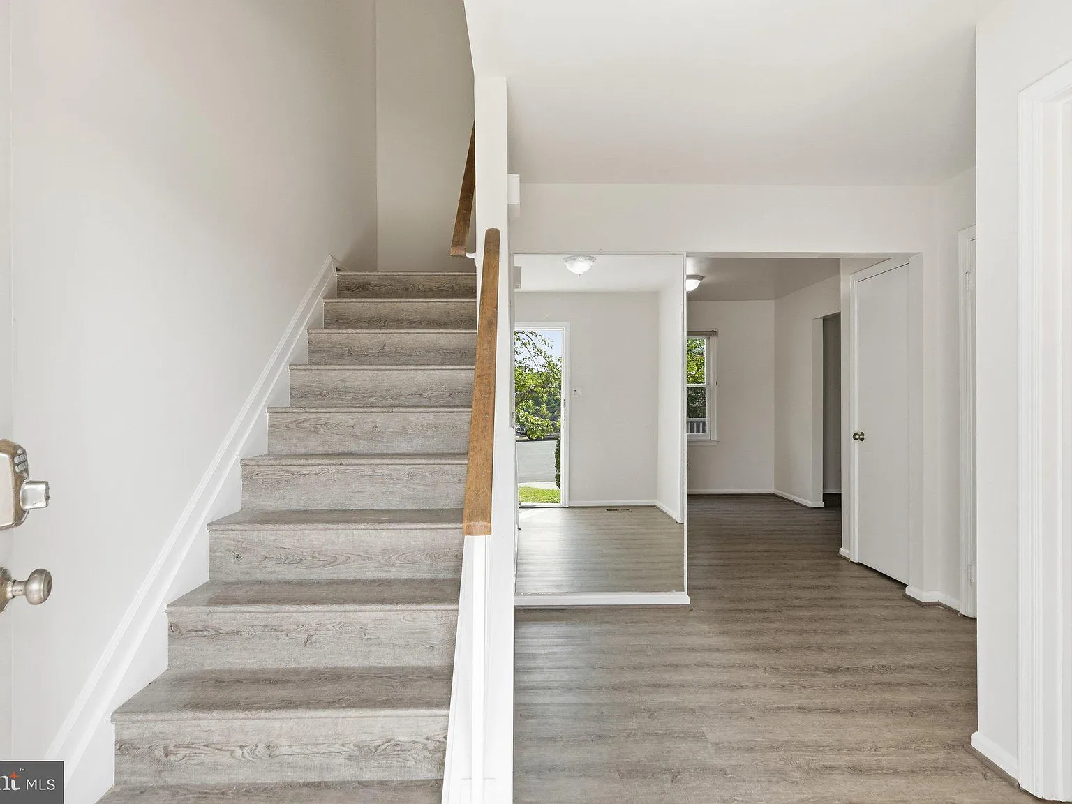 4 bed, 3.5 bath, 2656 sqft, $4,100 — Photo 3
