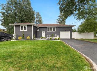 860 Coolidge Ave, Woodbridge, NJ 07095