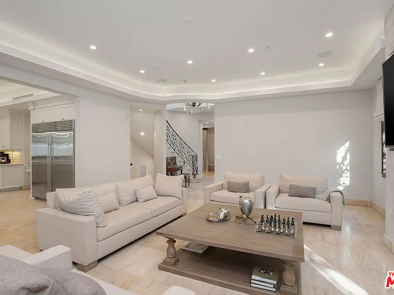 331 S Canon Dr — Photo 3