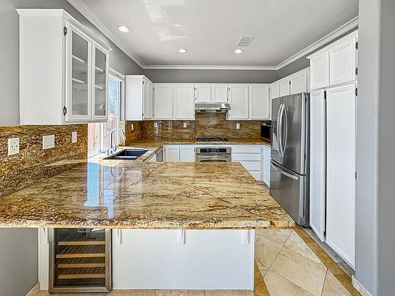 4th image of 42 Dawn Ln