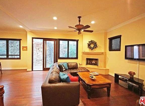 4th image of 836 S Gretna Green Way