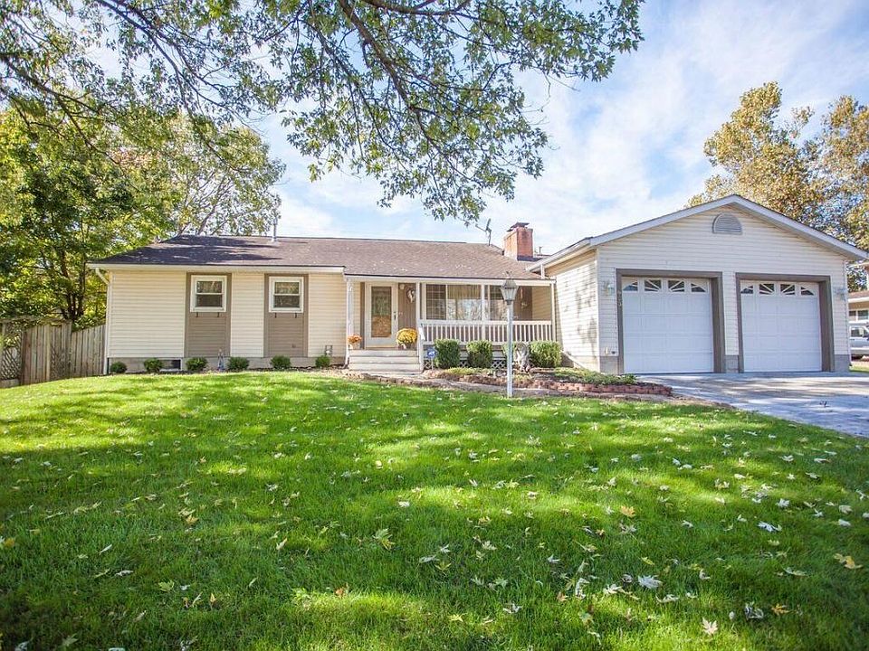1st image of 923 Terrace Dr