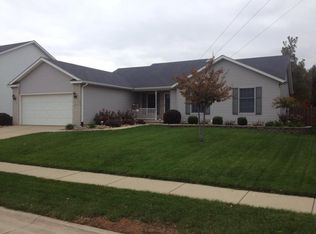 2074 Ashford Rd, Bettendorf, IA 52722