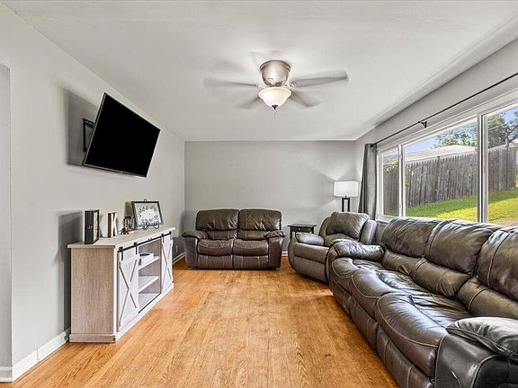 5th image of 6 Wayne Ln