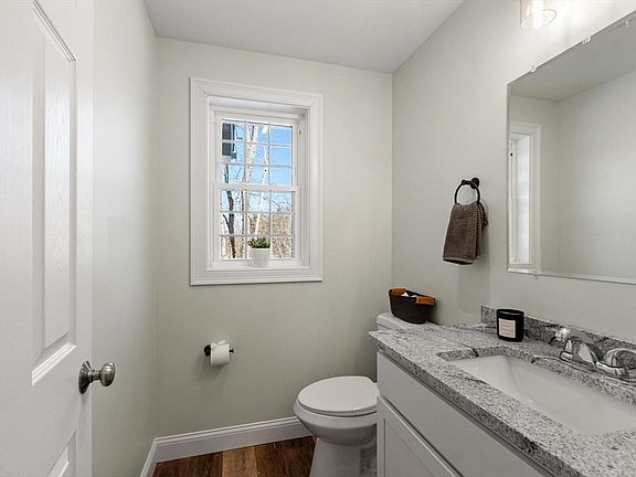 5th image of 72 Cottage Ln #2FAM