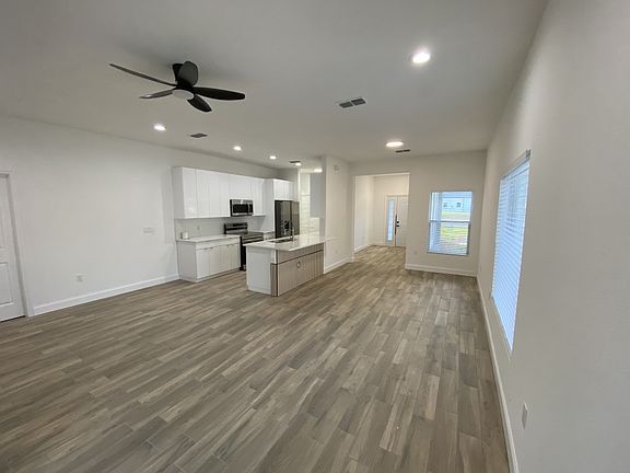 3rd image of 849 N Grady Ave