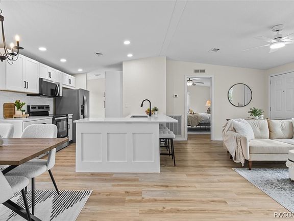 3rd image of 4319 N Elm Dr
