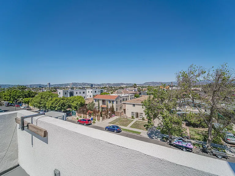 4526 1/2 Saint Charles Pl — Photo 48