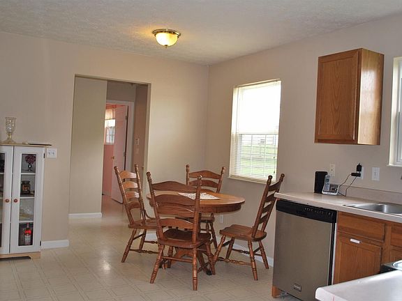 5th image of 460 Meadow Springs Dr
