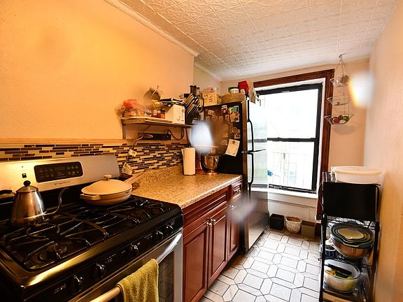 4th image of 333 Warren St APT 4