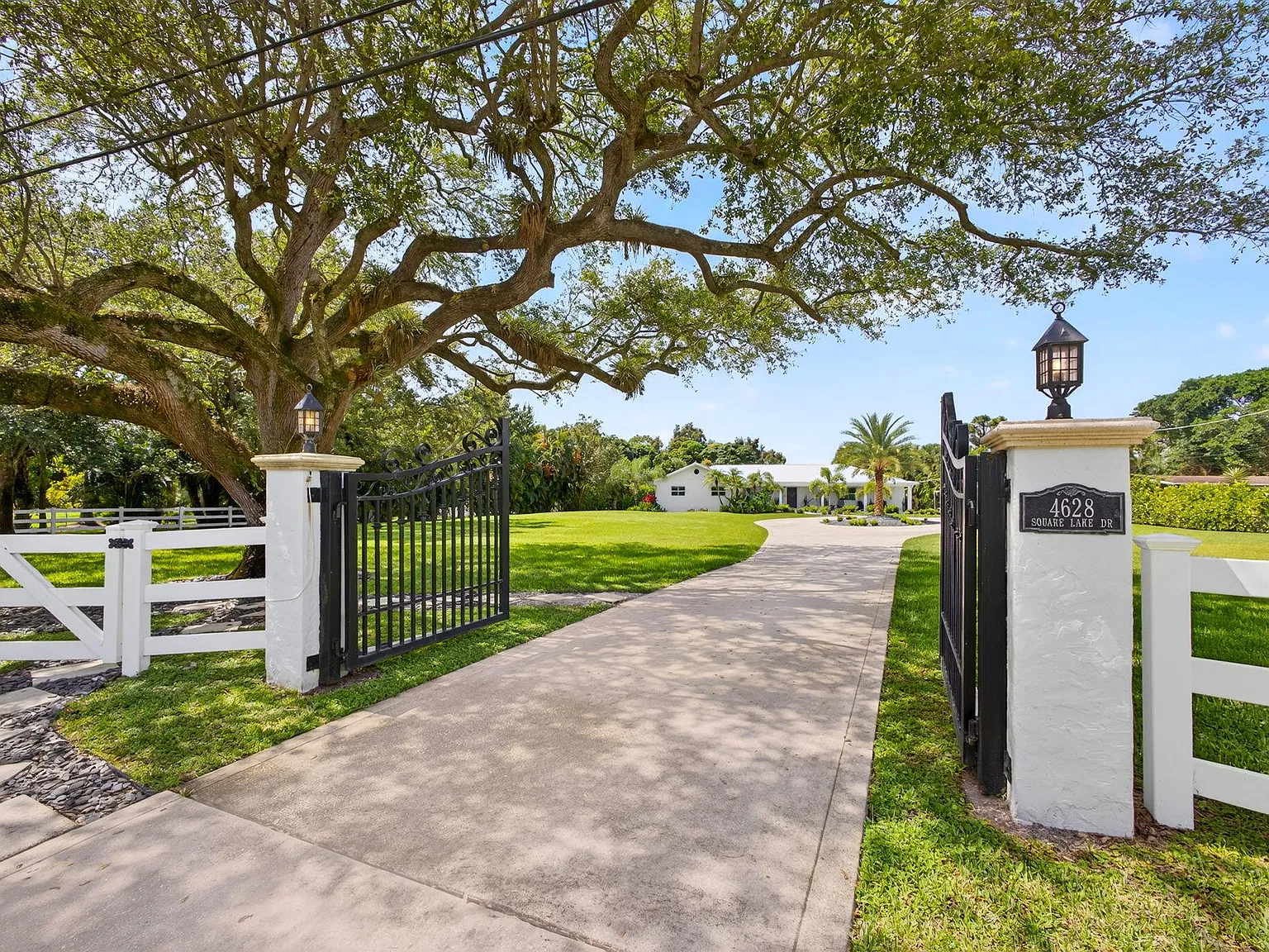 5 bed, 3.0 bath, 3375 sqft, $12,500 — Photo 2
