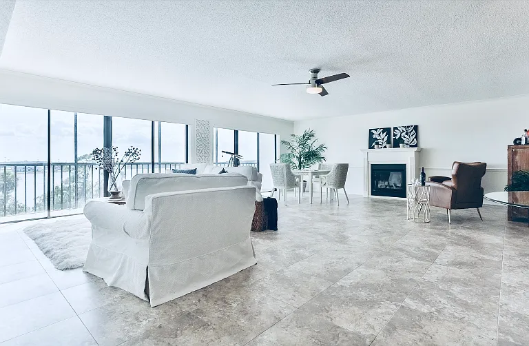 944 S Peninsula Dr — Photo 3