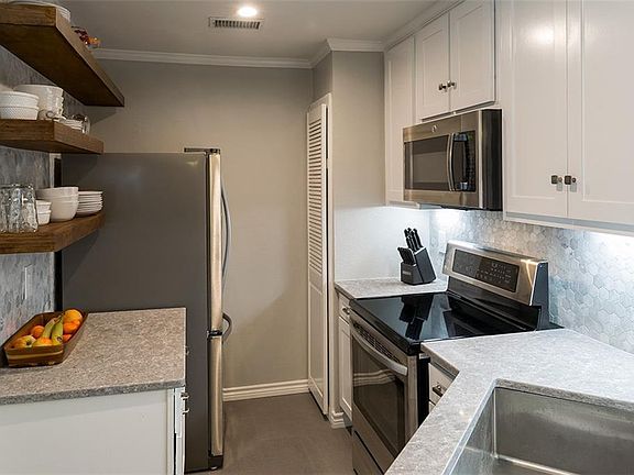 2nd image of 3101 Townbluff Dr APT 425