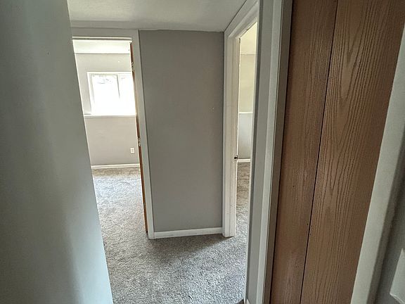 3rd image of 410 W Oak St