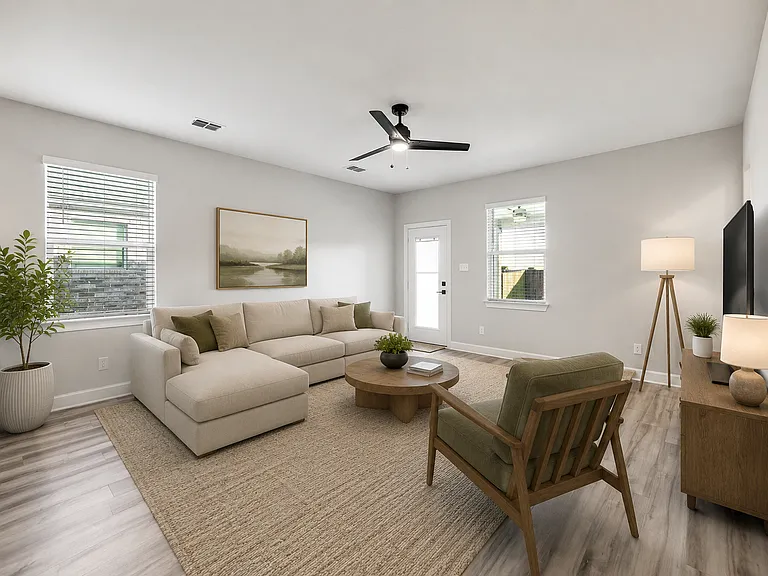 929 Emerson Dr — Photo 1