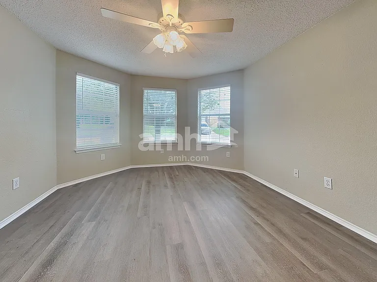 2736 Briscoe Dr — Photo 9