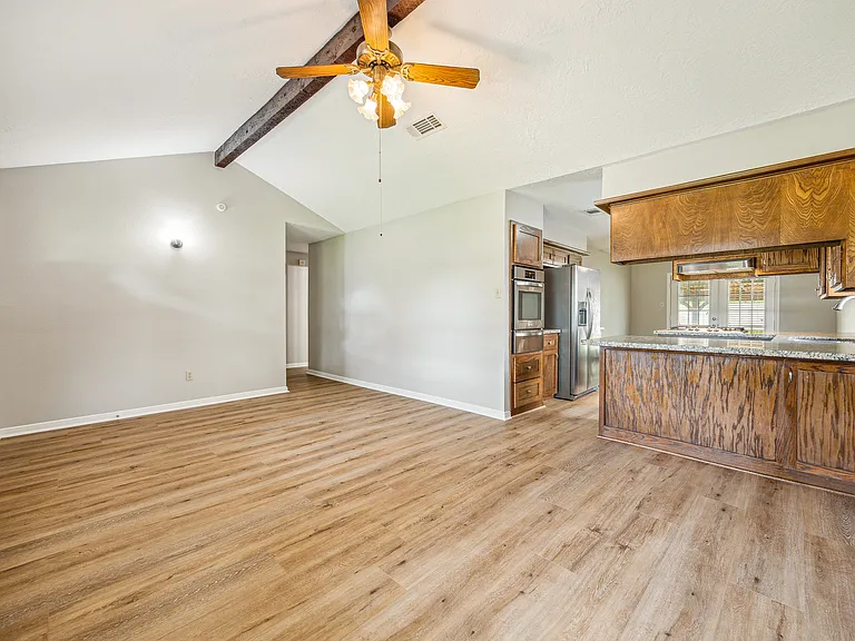 1104 Union Valley Dr — Photo 4