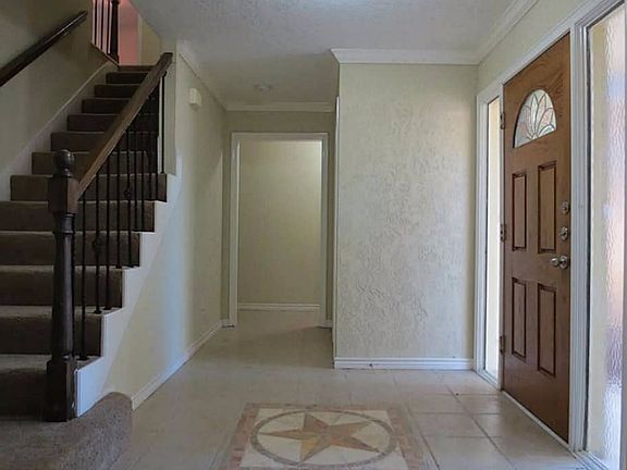 3rd image of 1915 Roanwood Dr