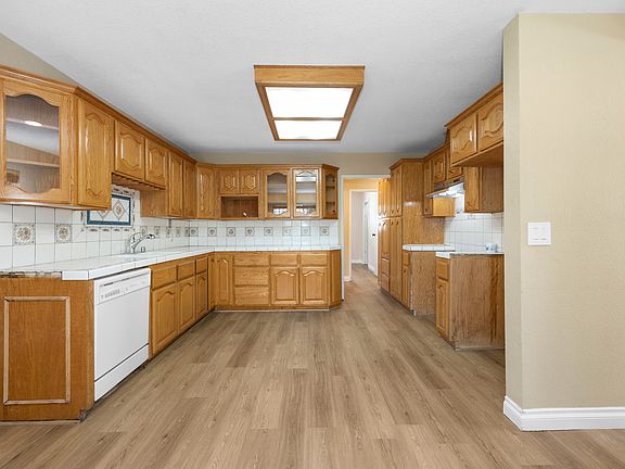 4th image of 207 E Flora St #209