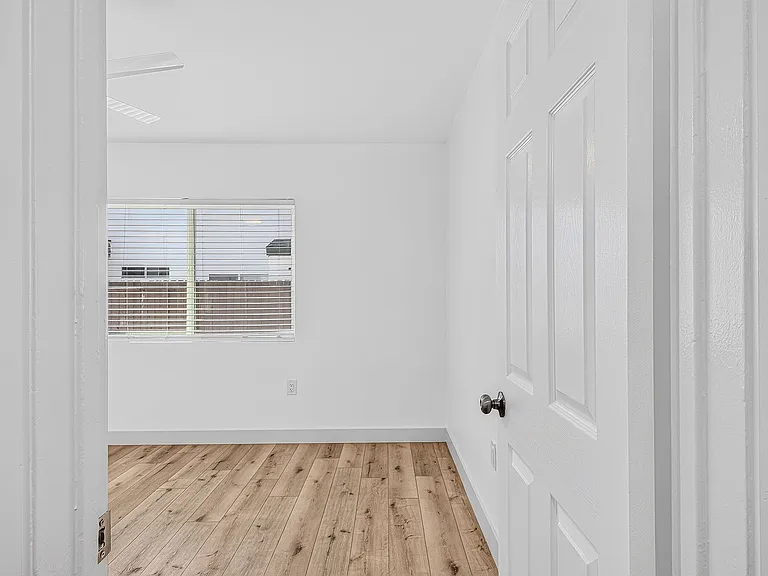 933 Alamitos Ave — Photo 31