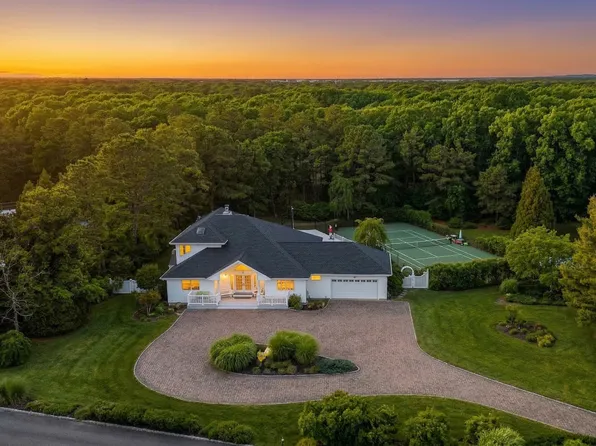 12 Polo Grounds Ln, East Quogue, NY 11942