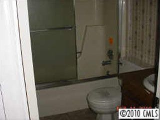 3rd image of 3205 Pineridge Ln