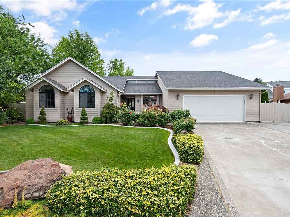 1st image of 221 Edgewood Dr